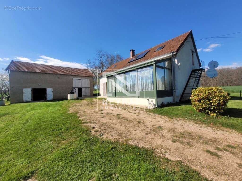 Maison à SAINT-LEGER-SUR-VOUZANCE