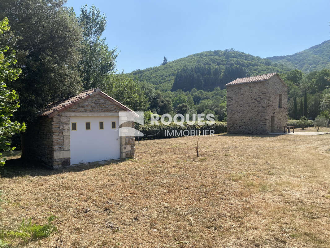 Vends  à Rosis, joli Mas avec garage et batisse annexe sur un terrain 2070 m2 - photo 3
