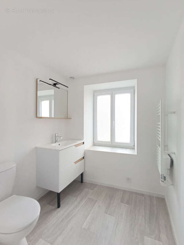 Autre à SAINT-PIERRE-DU-CHAMP