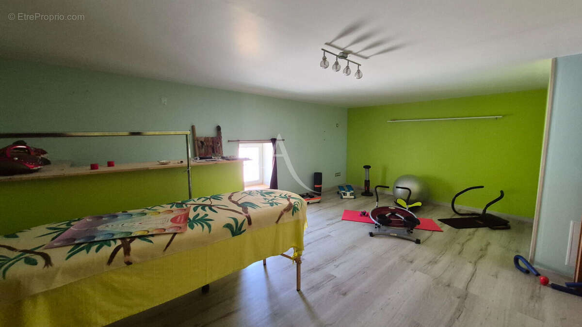 Maison Asnières La Giraud 157 m², jardin et dépendances - photo 13