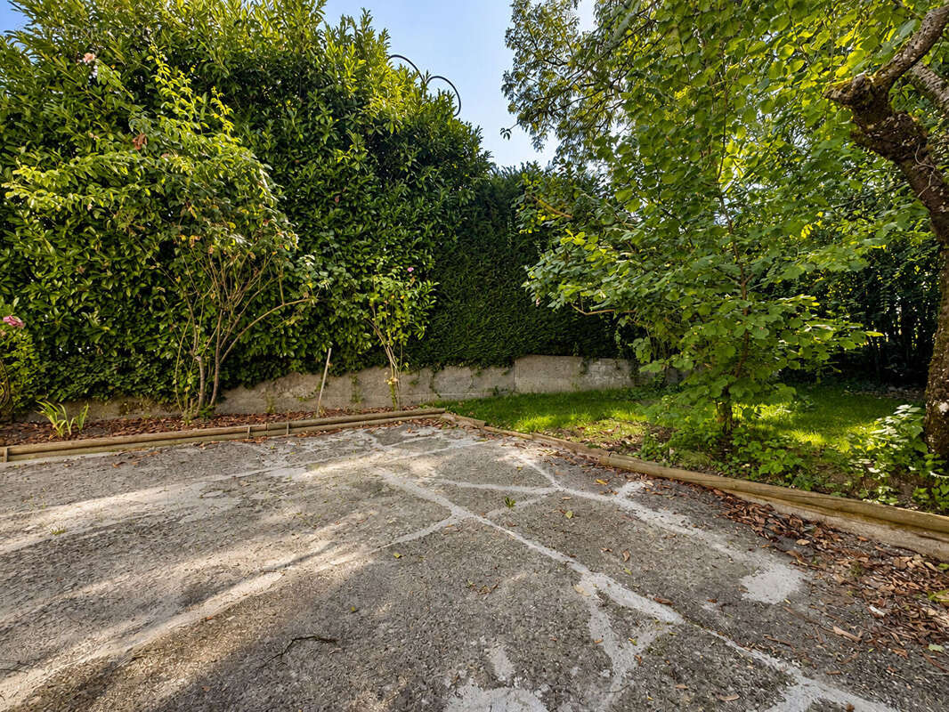 Collonges-sous-Salève à 215 m², 4 chambres et de beaux volumes aux portes de Genève. - photo 14