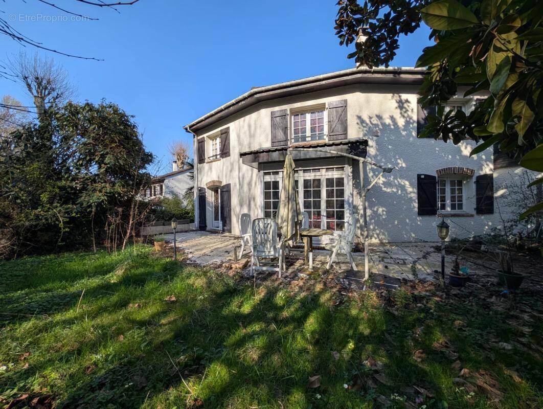 Maison à LES CLAYES-SOUS-BOIS