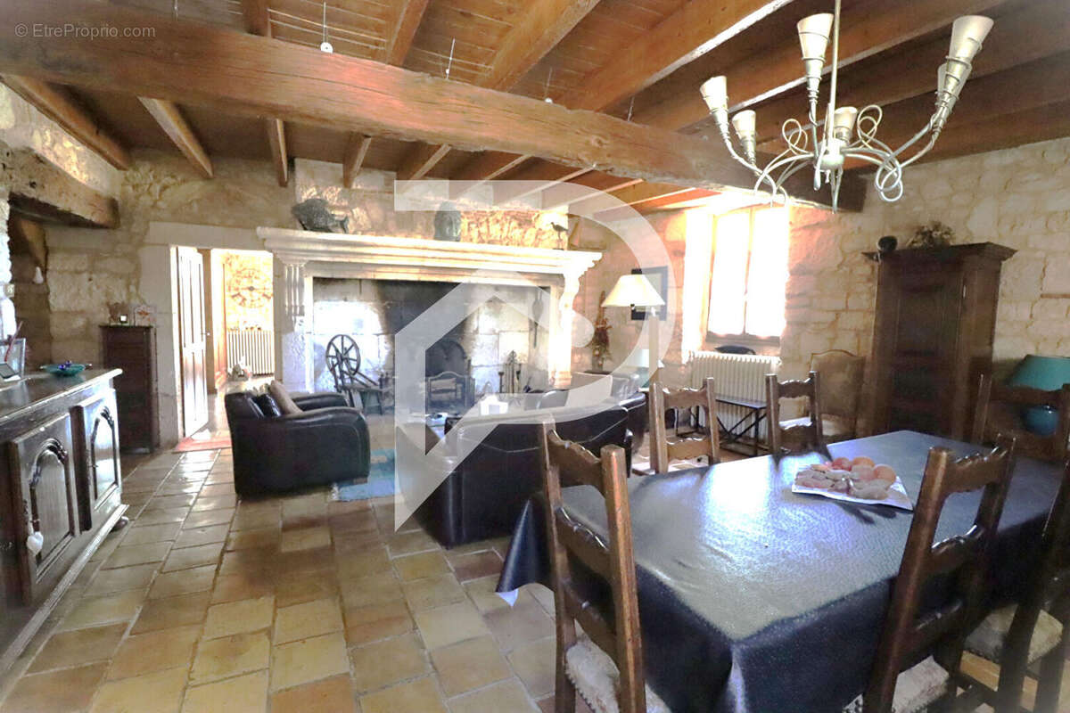 Ensemble de 3 batisses de caractère rénovés 1685M² de terrain - photo 4