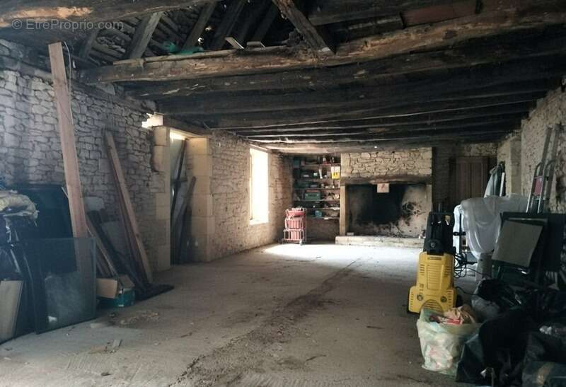 Maison à LA CHAPELLE-AUBAREIL