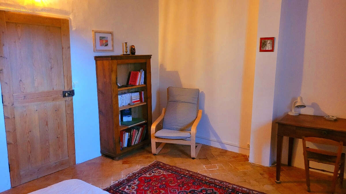 A VENDRE LURS Ancienne ferme en pierres de près de 200 m2  sur 1 ha 845 m2 - photo 12