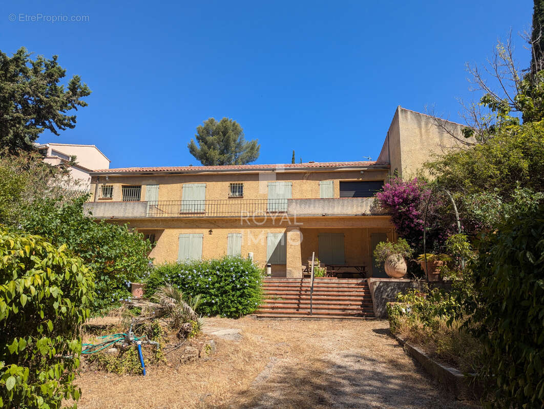 Maison sur 2 niveaux - 207m2 - garage et piscine - photo 2