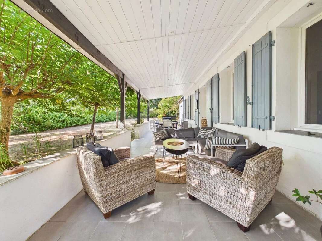 Belle propriété avec piscine et grange aménagée - photo 7