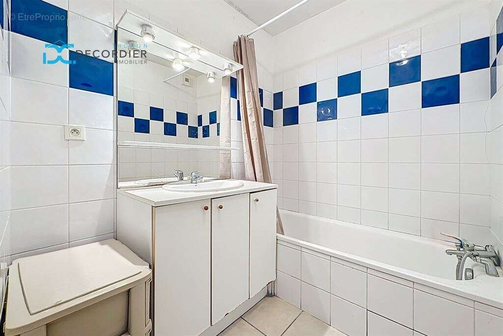 T3 lumineux de 61,35m² – proche centre-ville & gare – cave - 2 parkings couverts ! - photo 13