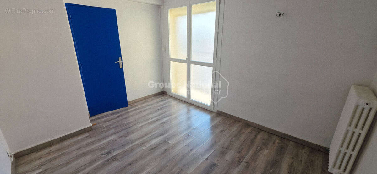 Appartement à BAGNOLS-SUR-CEZE