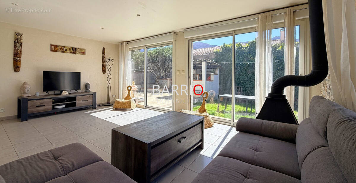 Maison à VILLELONGUE-DELS-MONTS