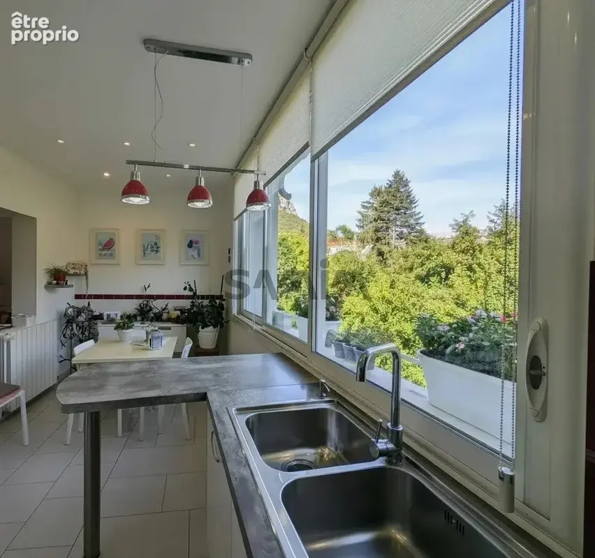 À vendre- maison de village  avec roof top et jaccuzi- st hi - photo 4