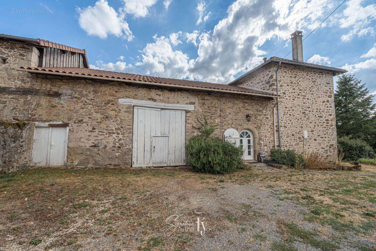 Maison 96 m² à Saint-Denis-Des-Murs  - photo 2