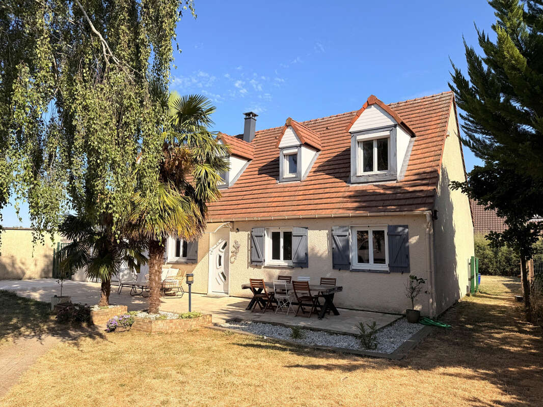 Maison à HOUDAN