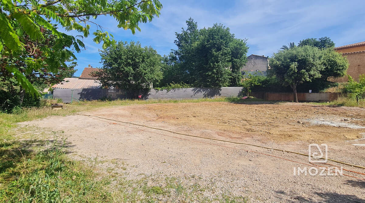 Terrain à LA CELLE