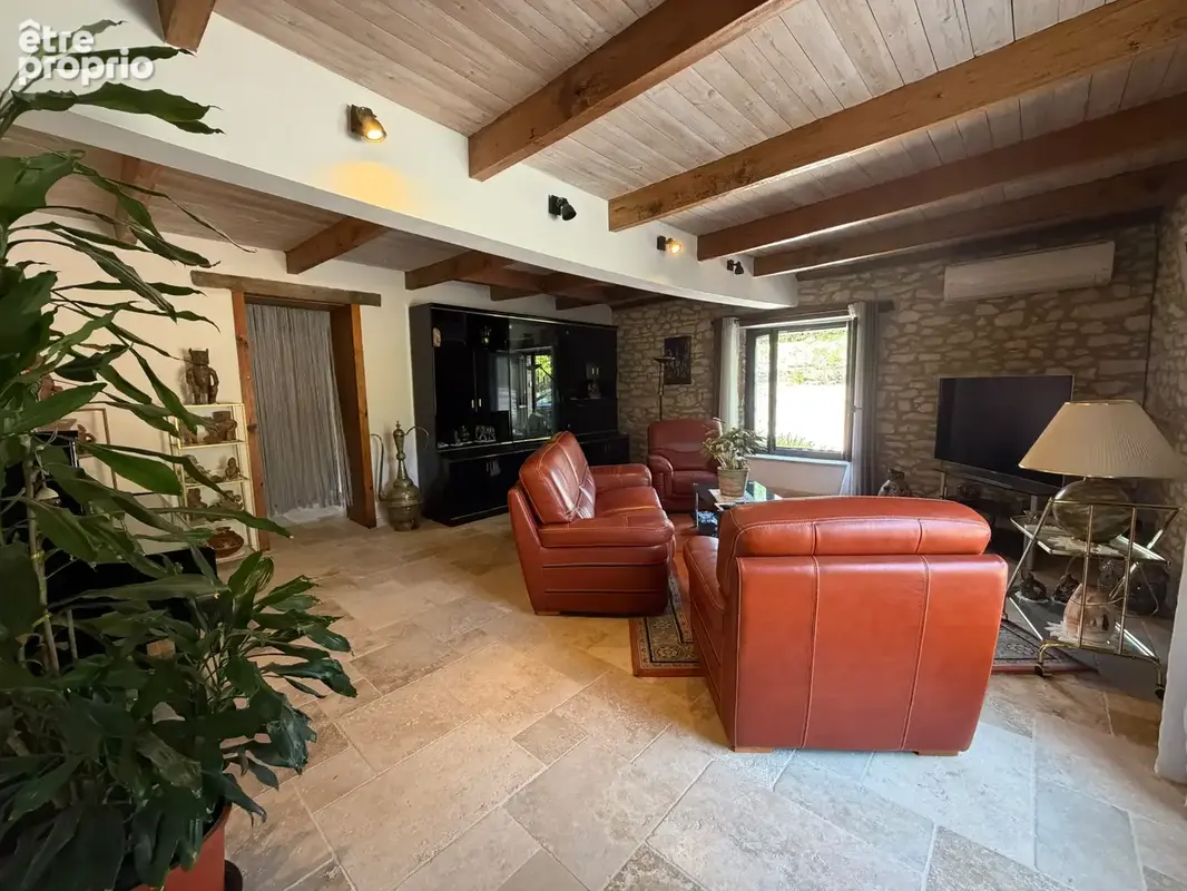Très bel ensemble immobilier avec potentiel locatif, sur 12 ha - photo 6