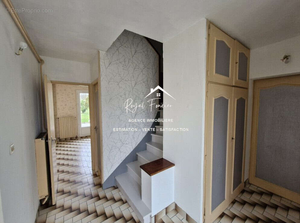 Entrée dans cuisine - séjour  - Maison à INGRANDES