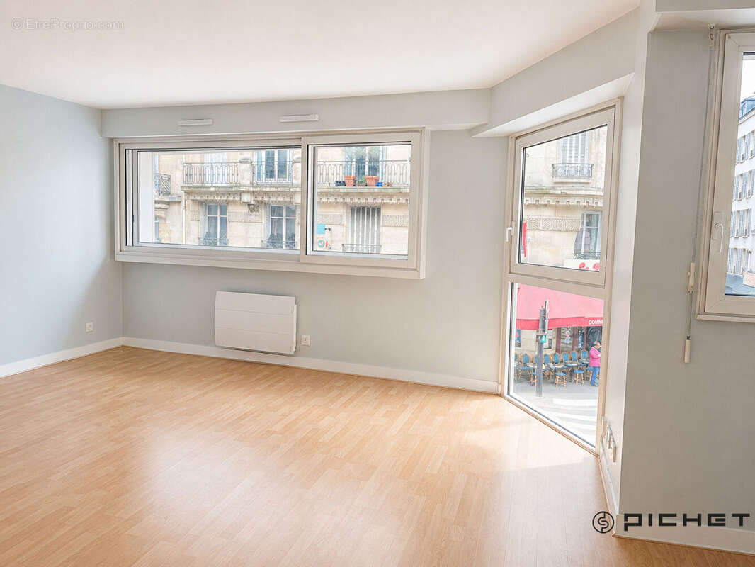 A Vendre - Appartement 2 pièces 57 m² + Place de parking Sous-sol - Vaugirard - Convention - photo 2