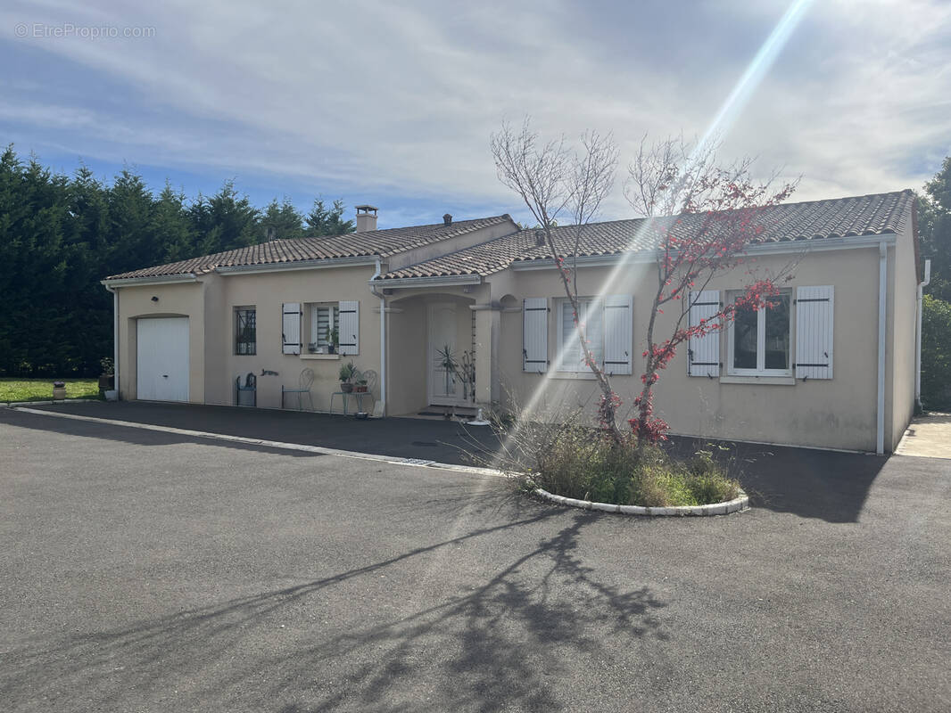 Maison à VILLEJOUBERT