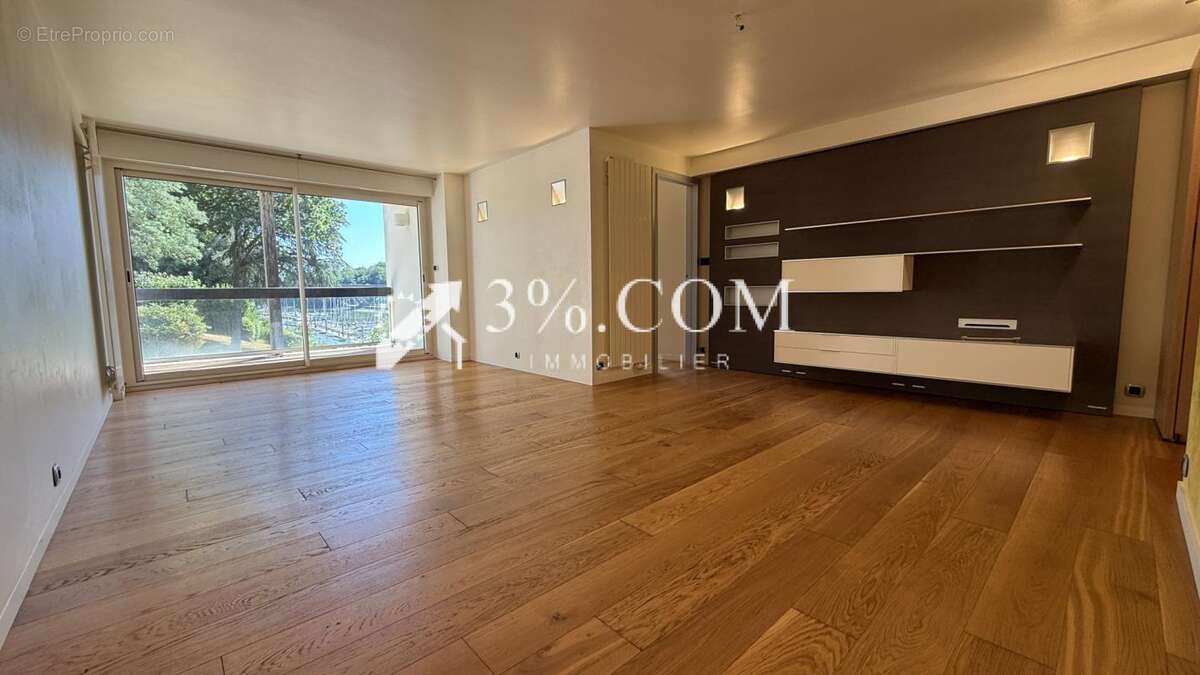 Situé sur le port de Saint-Goustan, à Auray, cet appartement - photo 3