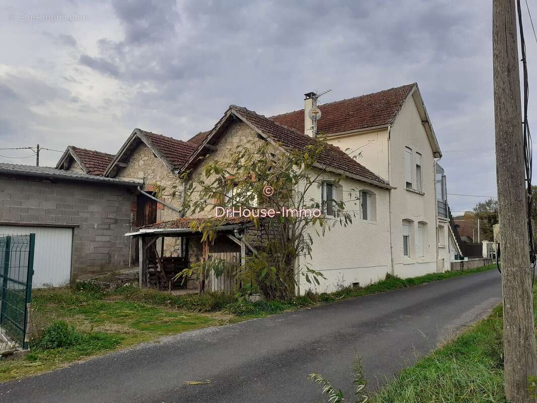 Maison 211 m² à Puybrun  - photo 2