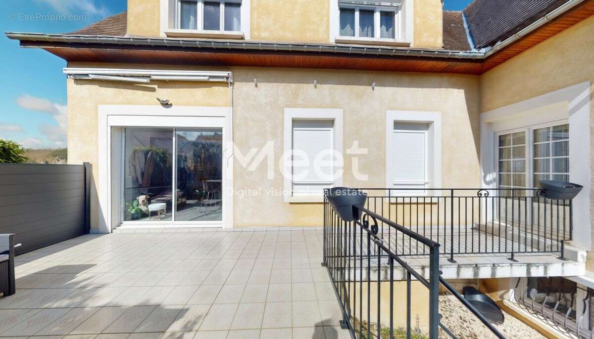 Maison à JUSSY