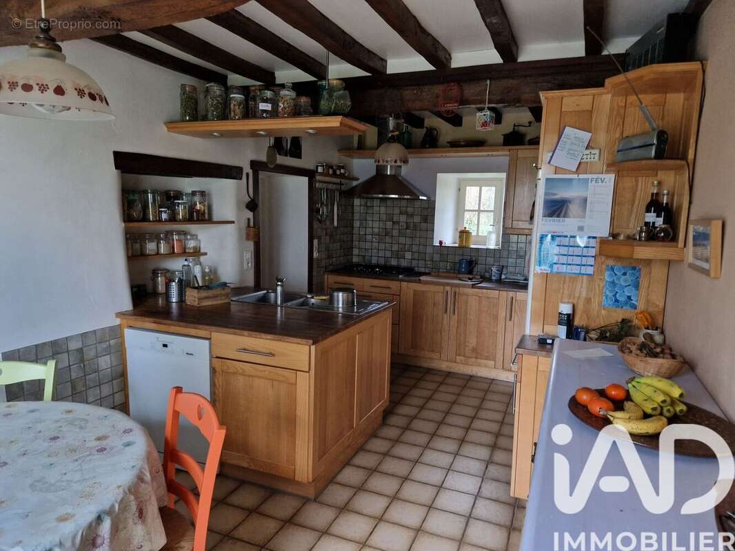 Maison 181 m² à Saint-Denis-Le-Vetu  - photo 6