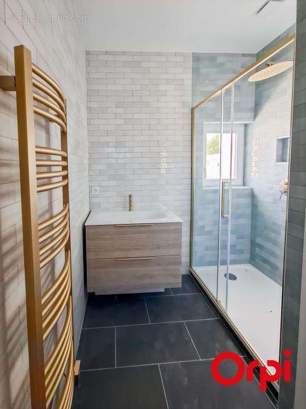 Maison à LE PUY-SAINTE-REPARADE