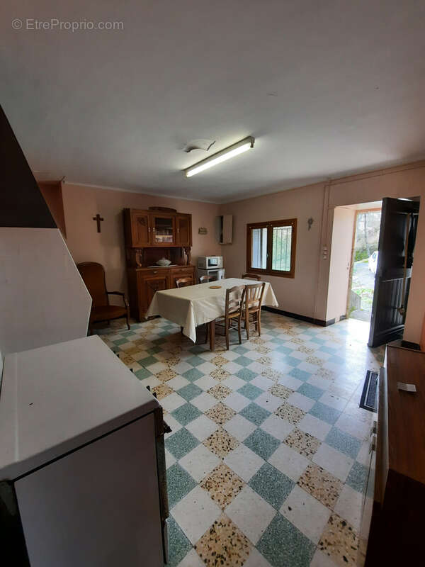 Opportunité à saisir : maison de village T3 à rénover à Cornus - photo 3