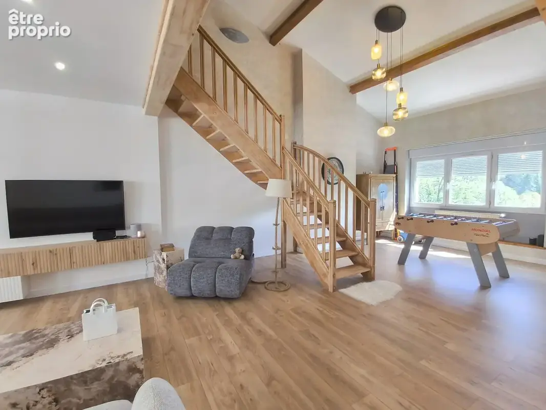 Appartement 4 pièces 148 m² à vendre à Saint-Genest-Lerpt (42530) - photo 2