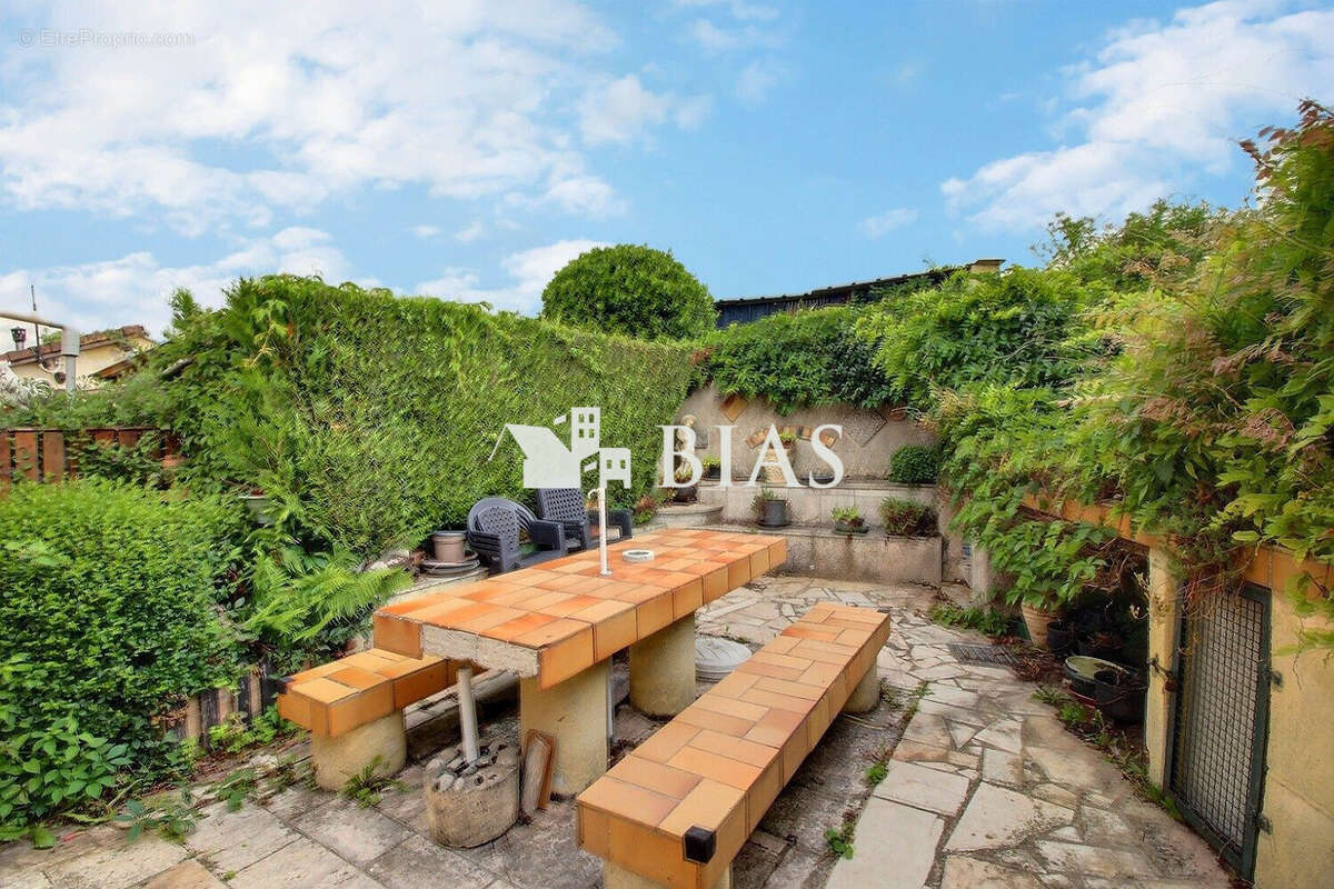 Maison à SAINT-PIERRE-DES-FLEURS