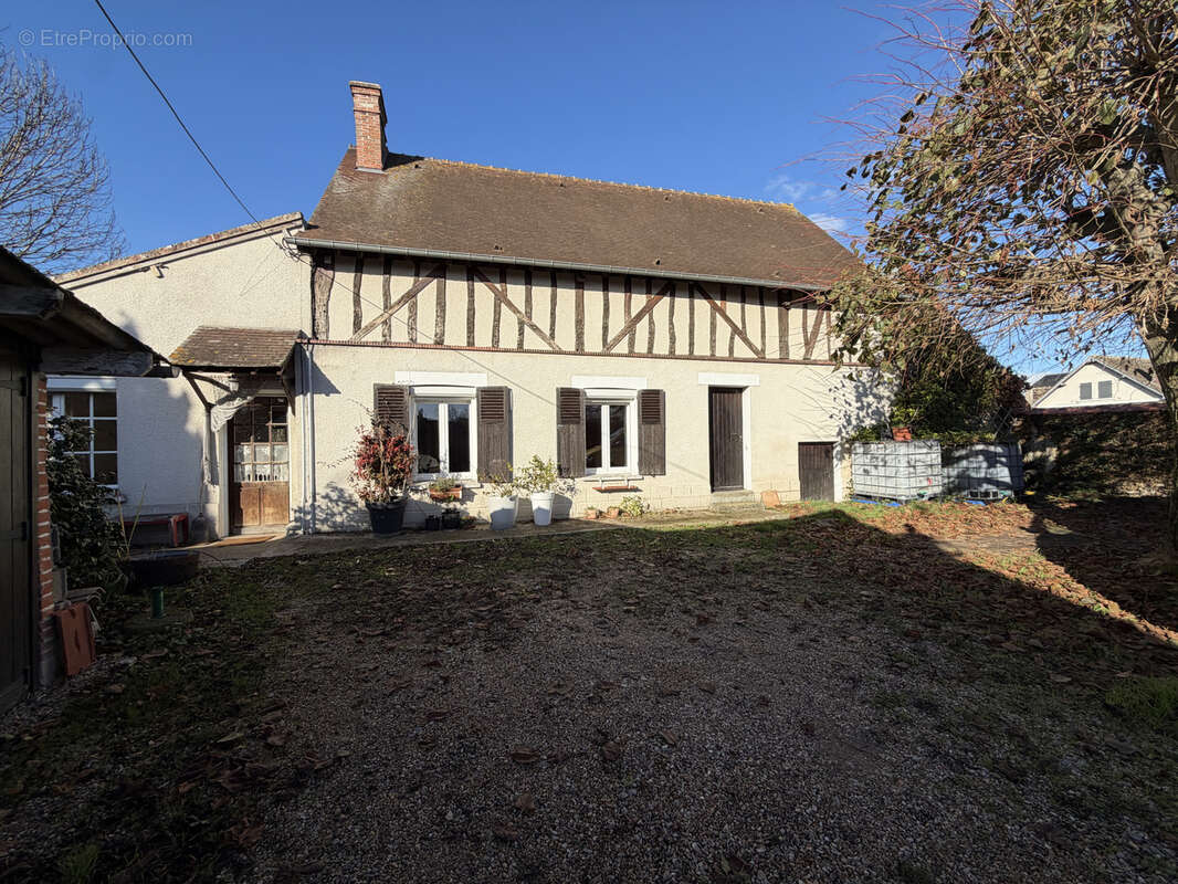 Maison à HOUDAN