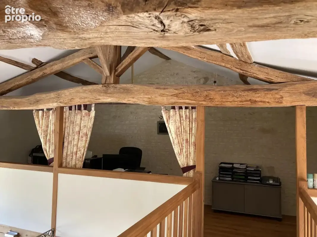 Jolie maison en pierre avec piscine au cœur du village - photo 9