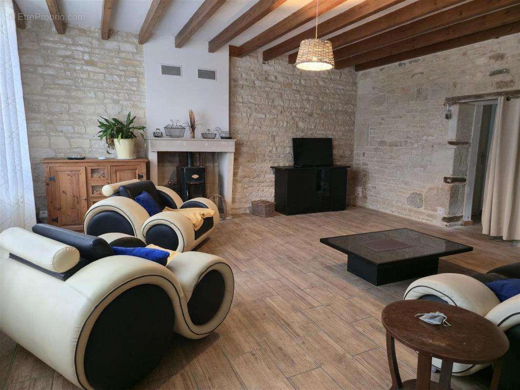 Maison à SAINT-MANDE-SUR-BREDOIRE