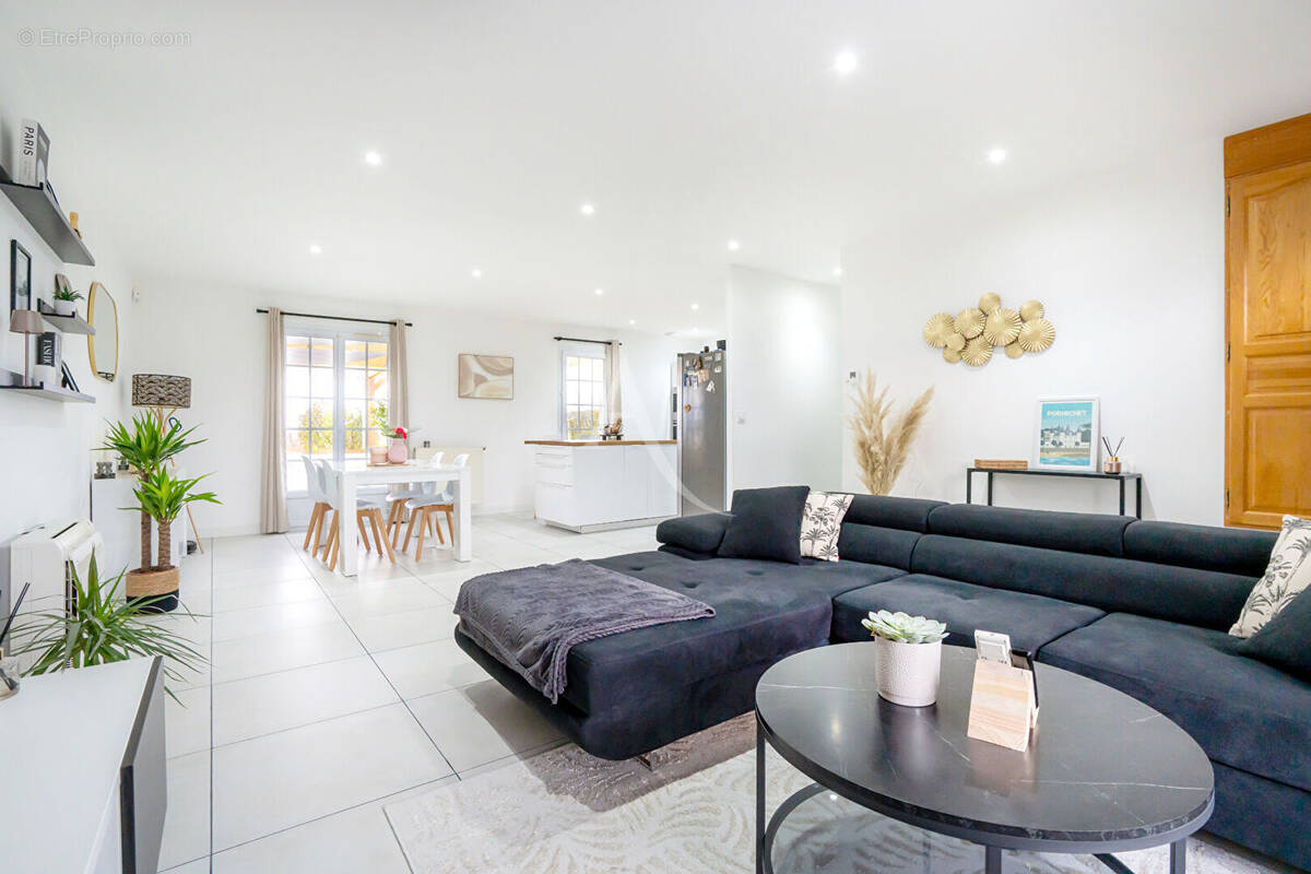 Maison à MONTREUIL-BELLAY