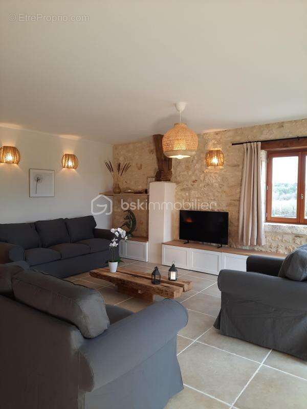 Maison à LUSSAS-ET-NONTRONNEAU