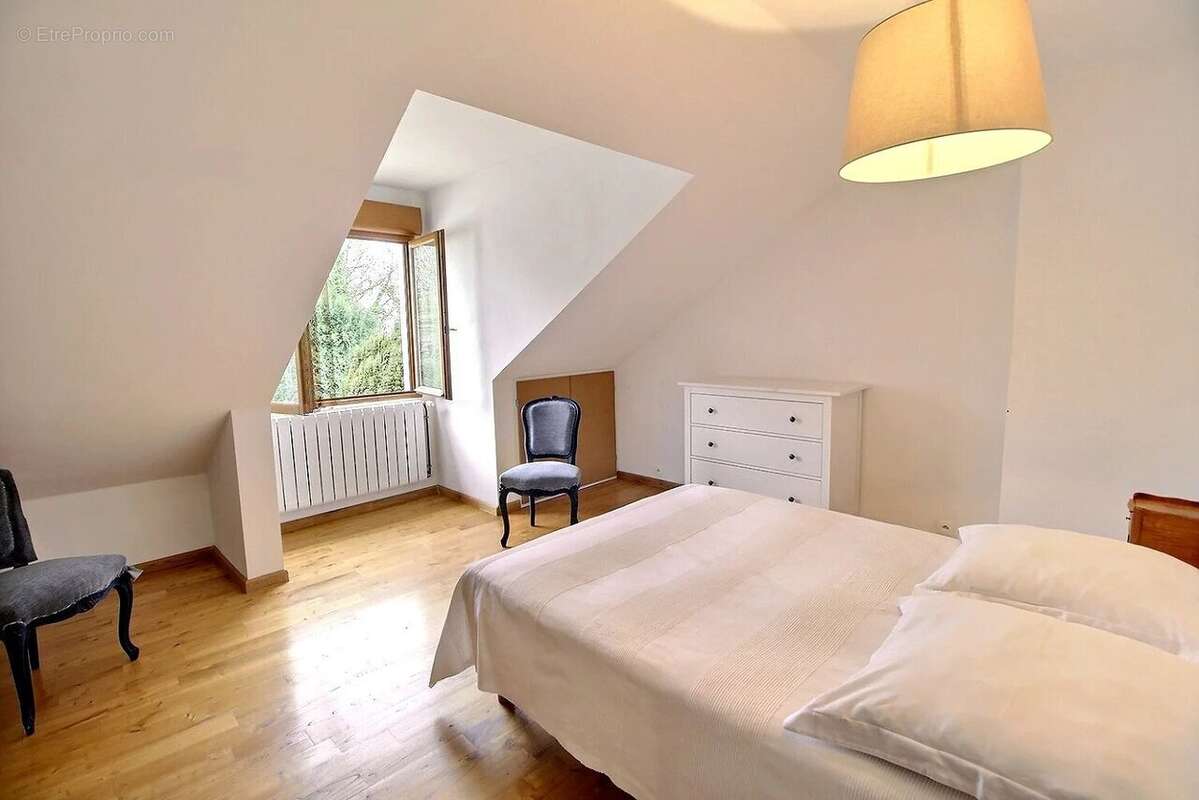 Maison à CHENNEVIERES-SUR-MARNE