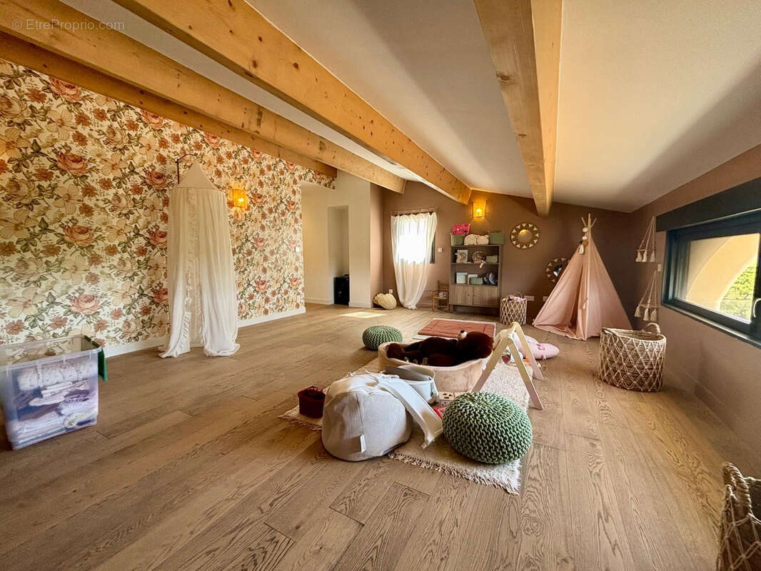 GRIGNAN - Belle Villa neuve sur 2 160 m2, avec VUE. - photo 17