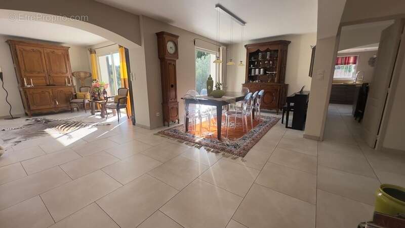 Maison à CHATEAUNEUF-LE-ROUGE