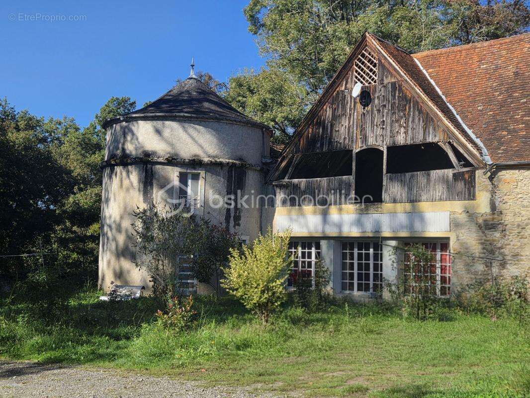 Domaine d’exception avec pigeonnier habitable et château historique - photo 24