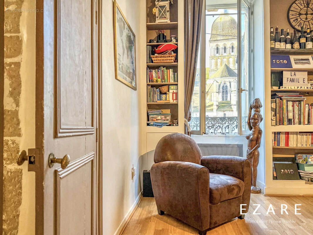Salon avec vue  - Appartement à BEAUNE