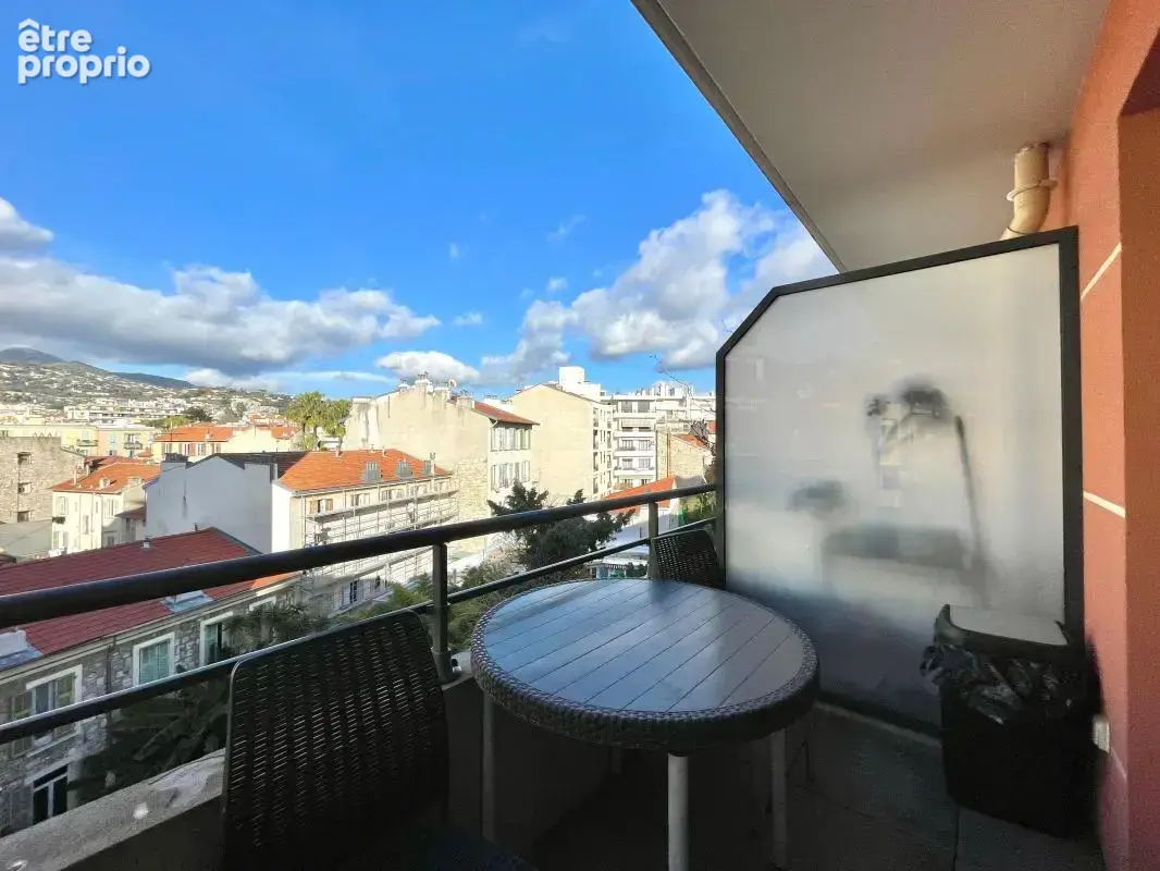 Baisse de prix ! – 3 pièces dernier étage avec terrasse – libération - photo 3