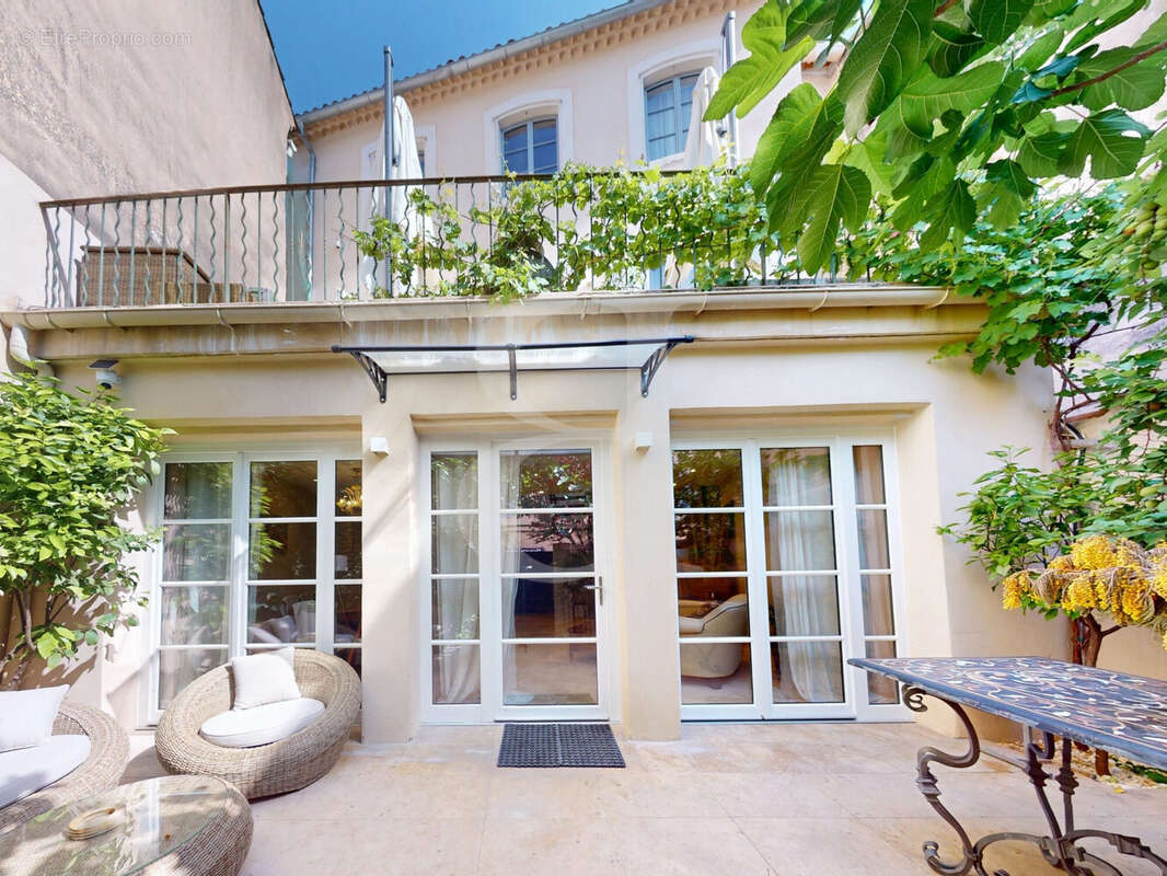 Maison à L'ISLE-SUR-LA-SORGUE