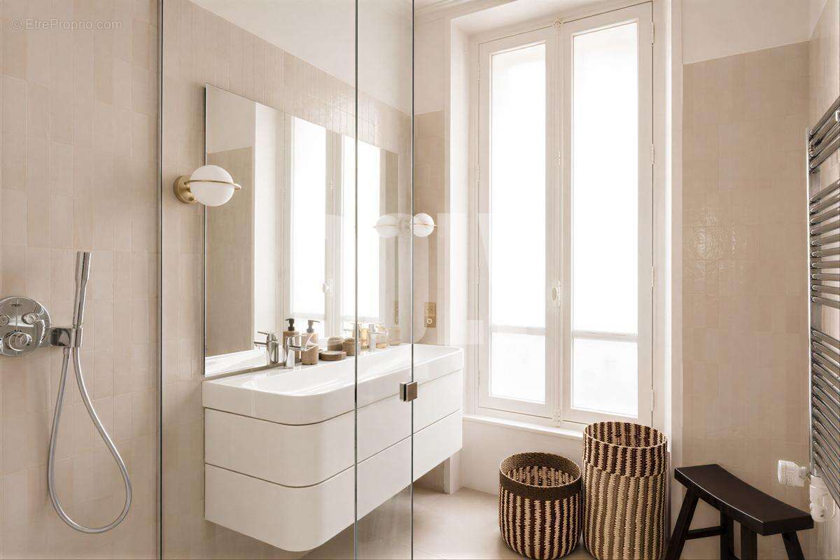 Appartement à PARIS-17E