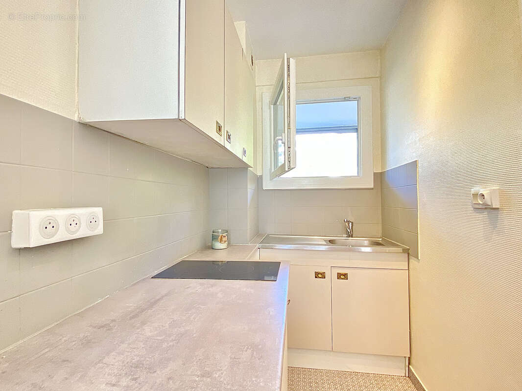 Appartement à SAINT-LAURENT-DU-VAR