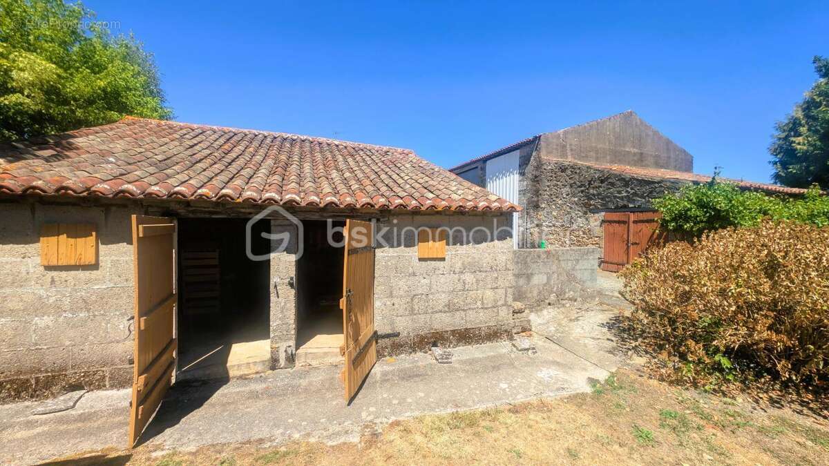 Maison à rénover avec nombreuses dépendances - photo 17