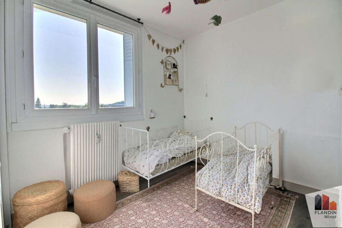 Appartement à SAINT-GENIS-LAVAL