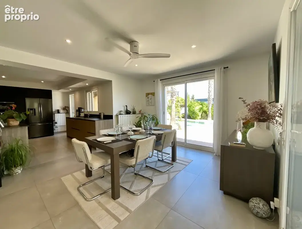 Villa de charme avec piscine, jardin paysager, double garage et prestations premium - photo 5