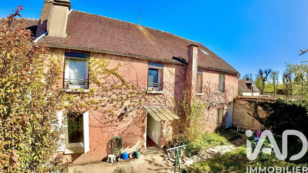 Photo 2 - Maison à VILLENEUVE-L'ARCHEVEQUE