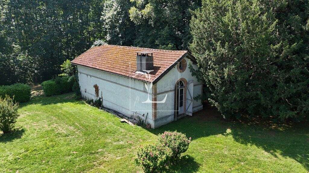 Château au calme à rénover, dépendances et orangerie - photo 8