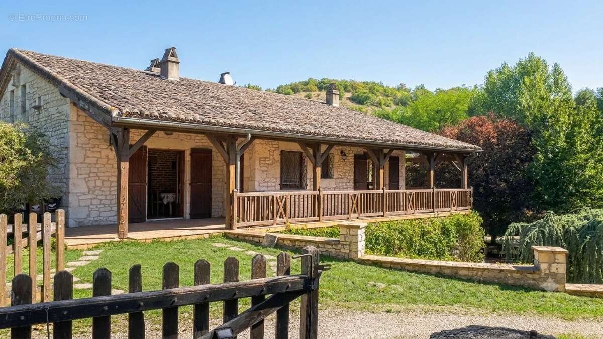 Maison à MONTAIGU-DE-QUERCY